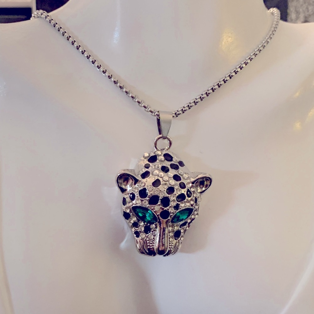 Leopard Head Pendant On 23” Chain - Picture 3 of 4